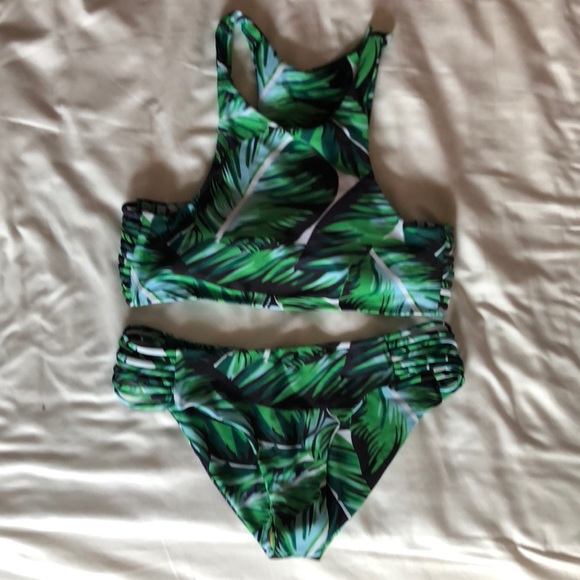 ROMWE Other - tropical print bathing suit